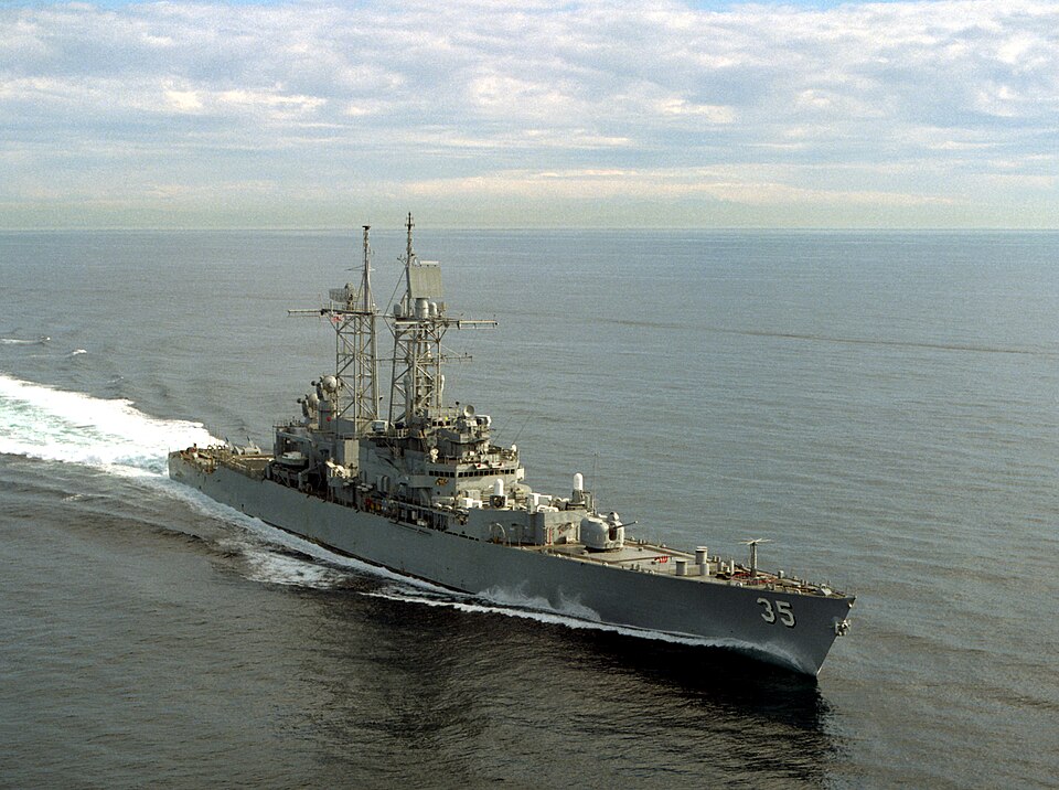 파일:USS_Truxtun_CGN35.jpg