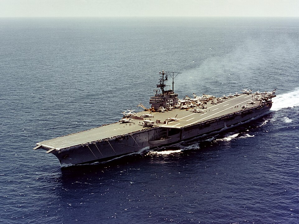 파일:USS_Forrestal_CVA59.jpg