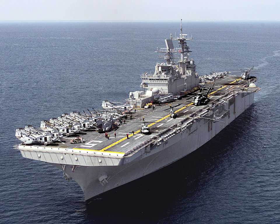 파일:USS_Bataan_LHD5.jpg