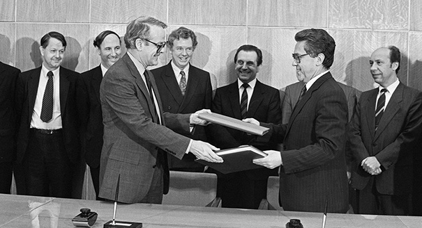 파일:플라자 합의.jpg